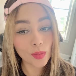 Meet your Posher, Stephany